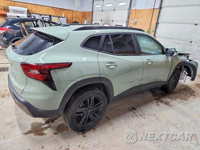 Trzecie zdjęcie samochodu z tyłu: 2024 CHEVROLET TRAX ACTIV VIN:KL77LKE22RC169442 - miniatura