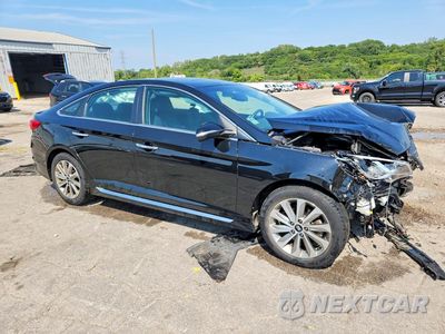 Czwarte zdjęcie samochodu z boku: 2017 HYUNDAI SONATA SPORT VIN:5NPE34AF9HH529887 - miniatura