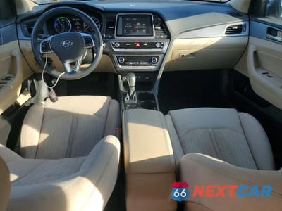 Zdjęcie 8 z 12 samochodu: 2018 HYUNDAI SONATA HYBRID SE VIN:KMHE24L38JA080135 - miniatura
