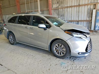 Czwarte zdjęcie samochodu z boku: 2025 TOYOTA SIENNA XLE 8-PASSENGER VIN:5TDJRKEC8SS284566 - miniatura