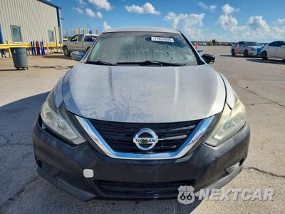 Piąte zdjęcie samochodu w środku: 2017 NISSAN ALTIMA 2.5 S VIN:1N4AL3AP1HC258357 - miniatura