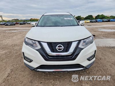 Piąte zdjęcie samochodu w środku: 2017 NISSAN ROGUE SV VIN:KNMAT2MT2HP554204 - miniatura