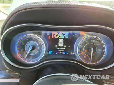 Zdjęcie 9 z 12 samochodu: 2017 CHRYSLER 300 LIMITED VIN:2C3CCARG1HH653829 - miniatura