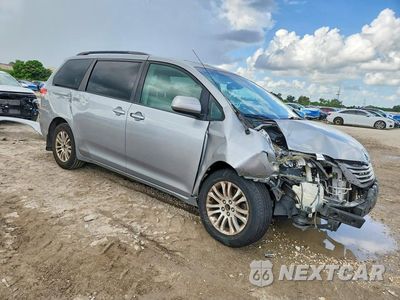 Czwarte zdjęcie samochodu z boku: 2012 TOYOTA SIENNA XLE 8-PASSENGER VIN:5TDYK3DC3CS270490 - miniatura