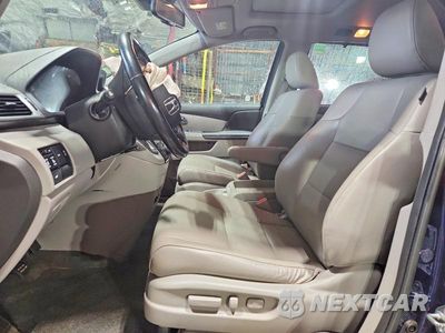 Zdjęcie 7 z 13 samochodu: 2016 HONDA ODYSSEY EXL VIN:5FNRL5H65GB035827 - miniatura