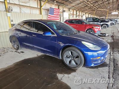 Czwarte zdjęcie samochodu z boku: 2018 TESLA MODEL 3 VIN:5YJ3E1EA0JF059199 - miniatura