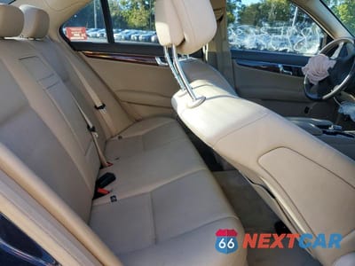 Zdjęcie 10 z 12 samochodu: 2010 MERCEDES-BENZ C 300 4MATIC VIN:WDDGF8BB4AF421654 - miniatura