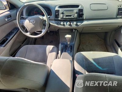 Zdjęcie 8 z 12 samochodu: 2005 TOYOTA CAMRY LE VIN:4T1BE32K05U968704 - miniatura