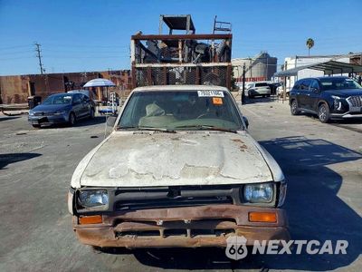 Piąte zdjęcie samochodu w środku: 1992 TOYOTA PICKUP DELUXE VIN:JT4VN82N7N5004670 - miniatura