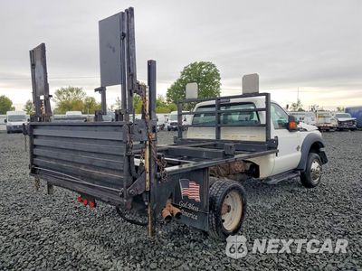 Trzecie zdjęcie samochodu z tyłu: 2016 FORD F550 SUPER DUTY VIN:1FDUF5HT7GEC25911 - miniatura