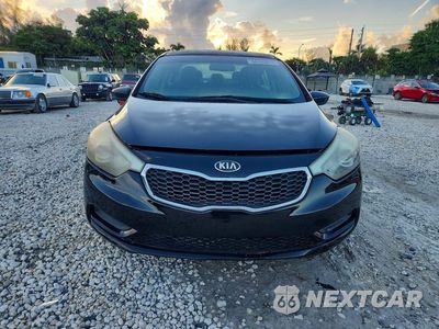 Piąte zdjęcie samochodu w środku: 2016 KIA FORTE LX VIN:KNAFK4A63G5595774 - miniatura