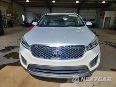 Piąte zdjęcie samochodu w środku: 2017 KIA SORENTO LX VIN:5XYPGDA30HG296315 - miniatura