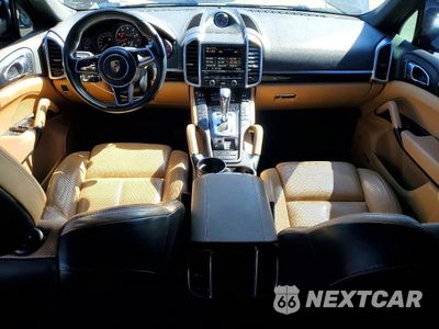 Zdjęcie 8 z 12 samochodu: 2016 PORSCHE CAYENNE VIN:WP1AA2A2XGKA14983 - miniatura