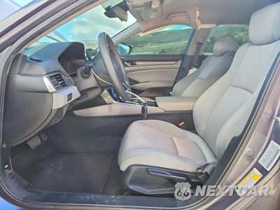 Zdjęcie 7 z 12 samochodu: 2020 HONDA ACCORD LX VIN:1HGCV1F12LA114487 - miniatura