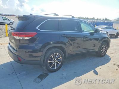 Trzecie zdjęcie samochodu z tyłu: 2017 TOYOTA HIGHLANDER XLE VIN:5TDJZRFHXHS467463 - miniatura