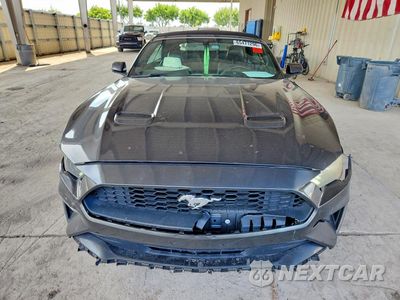Piąte zdjęcie samochodu w środku: 2020 FORD MUSTANG VIN:1FATP8UH0L5137654 - miniatura
