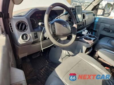 Zdjęcie 8 z 13 samochodu: 2013 FORD ECONOLINE E350 SUPER DUTY CUTAWAY VAN VIN:1FDWE3FLXDDB15942 - miniatura