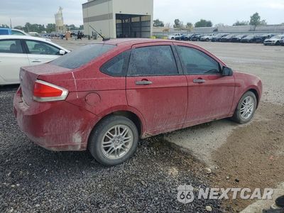 Trzecie zdjęcie samochodu z tyłu: 2010 FORD FOCUS SE VIN:1FAHP3FN2AW227021 - miniatura