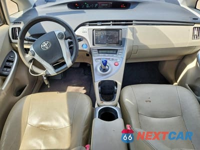 Zdjęcie 8 z 12 samochodu: 2012 TOYOTA PRIUS THREE VIN:JTDKN3DU7C1539030 - miniatura