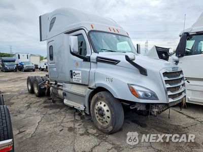 Czwarte zdjęcie samochodu z boku: 2020 FREIGHTLINER CASCADIA 126 SEMI TRUCK VIN:1FUJHHDR5LLLC7716 - miniatura