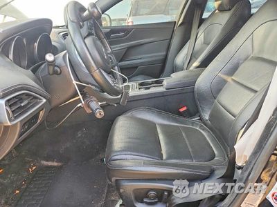 Zdjęcie 7 z 12 samochodu: 2017 JAGUAR XE R - SPORT VIN:SAJAL4BV0HA954413 - miniatura