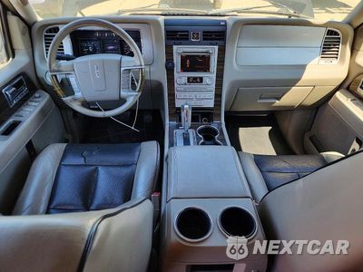 Zdjęcie 8 z 13 samochodu: 2010 LINCOLN NAVIGATOR VIN:5LMJJ2J50AEJ02290 - miniatura