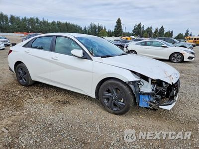 Czwarte zdjęcie samochodu z boku: 2022 HYUNDAI ELANTRA SEL VIN:5NPLM4AG9NH080915 - miniatura