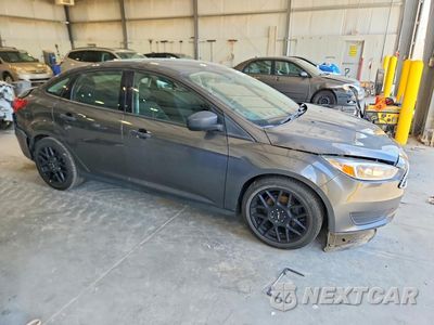 Czwarte zdjęcie samochodu z boku: 2018 FORD FOCUS S VIN:1FADP3E24JL216822 - miniatura