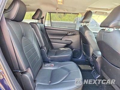 Zdjęcie 11 z 13 samochodu: 2021 TOYOTA HIGHLANDER XLE VIN:5TDGZRAH8MS069745 - miniatura