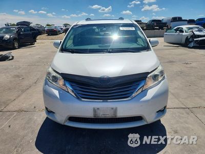 Piąte zdjęcie samochodu w środku: 2017 TOYOTA SIENNA XLE 8-PASSENGER VIN:5TDYZ3DC0HS882021 - miniatura