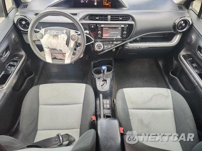 Zdjęcie 8 z 12 samochodu: 2015 TOYOTA PRIUS C TWO VIN:JTDKDTB3XF1576333 - miniatura