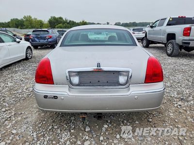 Zdjęcie 6 z 12 samochodu: 2005 LINCOLN TOWN CAR SIGNATURE LIMITED VIN:1LNHM82W55Y647053 - miniatura