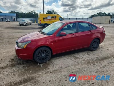 2010 FORD FOCUS SES 1FAHP3GN4AW182999 - główne zdjęcie licytacji z USA - miniatura
