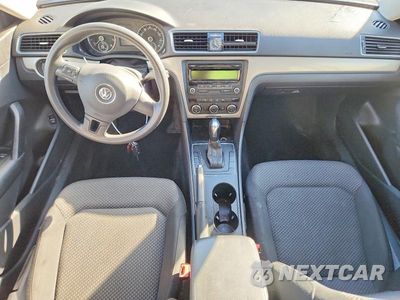 Zdjęcie 8 z 12 samochodu: 2012 VOLKSWAGEN PASSAT S VIN:1VWAH7A35CC066445 - miniatura