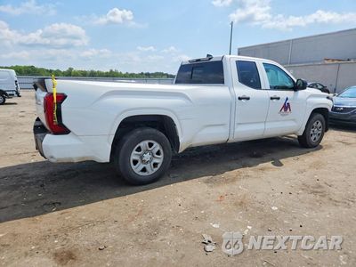 Trzecie zdjęcie samochodu z tyłu: 2022 TOYOTA TUNDRA SR VIN:5TFKB5CD5NX001397 - miniatura