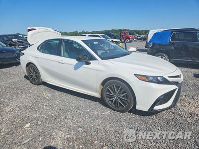 Czwarte zdjęcie samochodu z boku: 2021 TOYOTA CAMRY SE VIN:4T1G11AK2MU429782 - miniatura