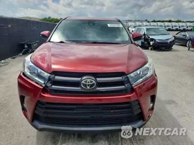 Piąte zdjęcie samochodu w środku: 2018 TOYOTA HIGHLANDER SE VIN:5TDJZRFH0JS540765 - miniatura