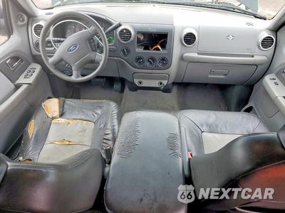 Zdjęcie 8 z 13 samochodu: 2004 FORD EXPEDITION XLS VIN:1FMPU14W14LB79883 - miniatura