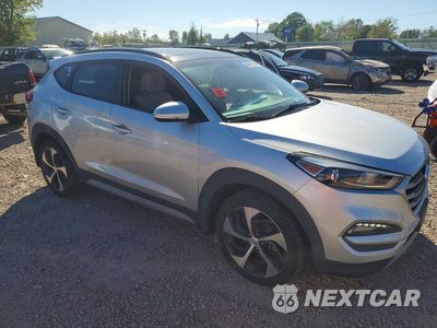 Czwarte zdjęcie samochodu z boku: 2018 HYUNDAI TUCSON VALUE VIN:KM8J3CA25JU730828 - miniatura