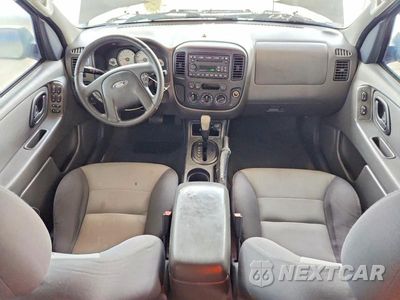 Zdjęcie 8 z 13 samochodu: 2006 FORD ESCAPE XLS VIN:1FMYU02Z16KD19208 - miniatura