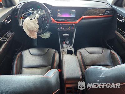 Zdjęcie 8 z 13 samochodu: 2021 KIA NIRO TOURING SPECIAL EDITION VIN:KNDCC3LC2M5472947 - miniatura