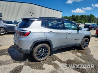 Trzecie zdjęcie samochodu z tyłu: 2022 JEEP COMPASS LATITUDE VIN:3C4NJDBB3NT226293 - miniatura