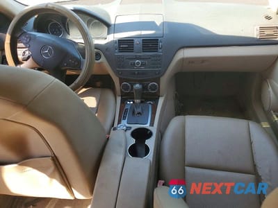 Zdjęcie 8 z 12 samochodu: 2011 MERCEDES-BENZ C 300 4MATIC VIN:WDDGF8BB6BR153724 - miniatura