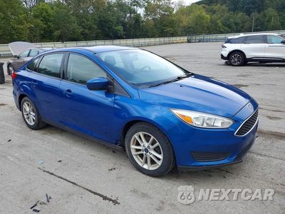 Czwarte zdjęcie samochodu z boku: 2018 FORD FOCUS SE VIN:1FADP3FE0JL215675 - miniatura