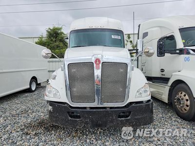 Piąte zdjęcie samochodu w środku: 2016 KENWORTH T680 SEMI TRUCK VIN:1XKYD49X8GJ499279 - miniatura