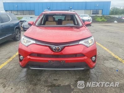 Piąte zdjęcie samochodu w środku: 2017 TOYOTA RAV4 XLE VIN:JTMRFREV5HJ121174 - miniatura