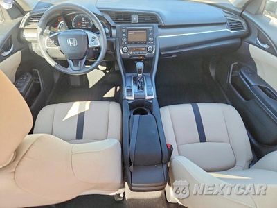 Zdjęcie 8 z 12 samochodu: 2019 HONDA CIVIC LX VIN:19XFC2F63KE046215 - miniatura