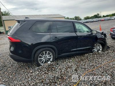 Trzecie zdjęcie samochodu z tyłu: 2024 TOYOTA GRAND HIGHLANDER PLATINUM VIN:5TDAAAB54RS060101 - miniatura