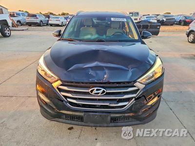 Piąte zdjęcie samochodu w środku: 2017 HYUNDAI TUCSON SE PLUS VIN:KM8J33A43HU479514 - miniatura