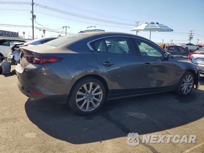 Trzecie zdjęcie samochodu z tyłu: 2019 MAZDA 3 PREFERRED VIN:3MZBPADL3KM112836 - miniatura